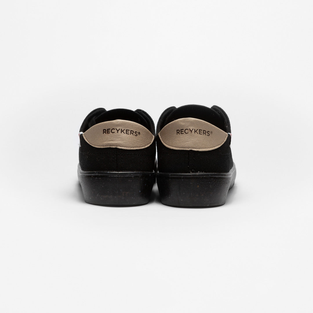 SUPERBANK BLACK SNEAKERS