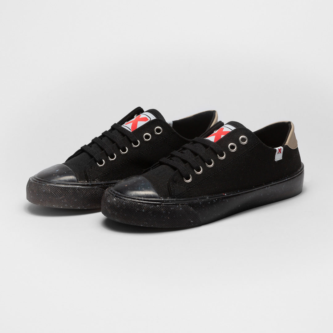 SUPERBANK BLACK SNEAKERS