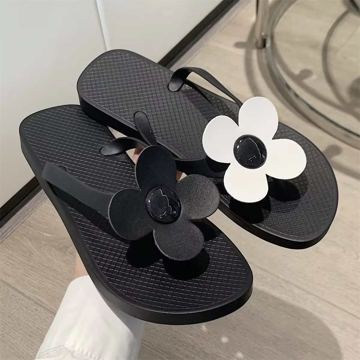 Flower Bomb Flip Flop